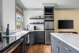 154 E Spring