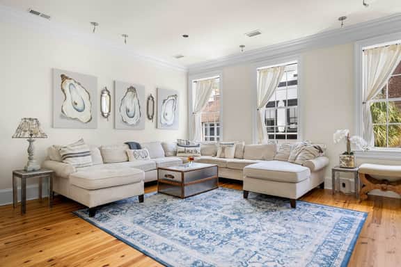 337 King St