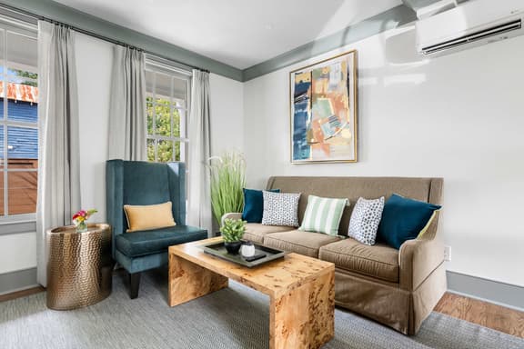 154 E Spring