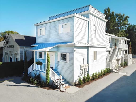 133 E Spring