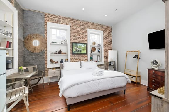 192 East Bay, 200
